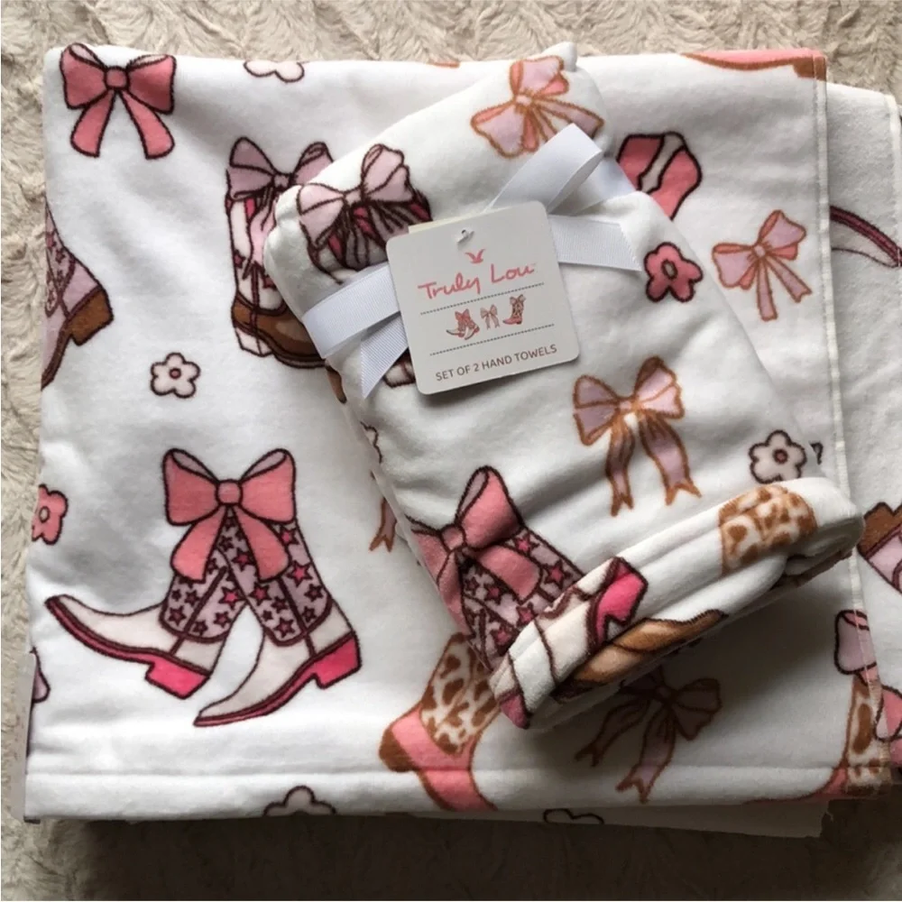 Truly Lou Western Cowgirl BOOTS & BOWS Bath and Hand Towels